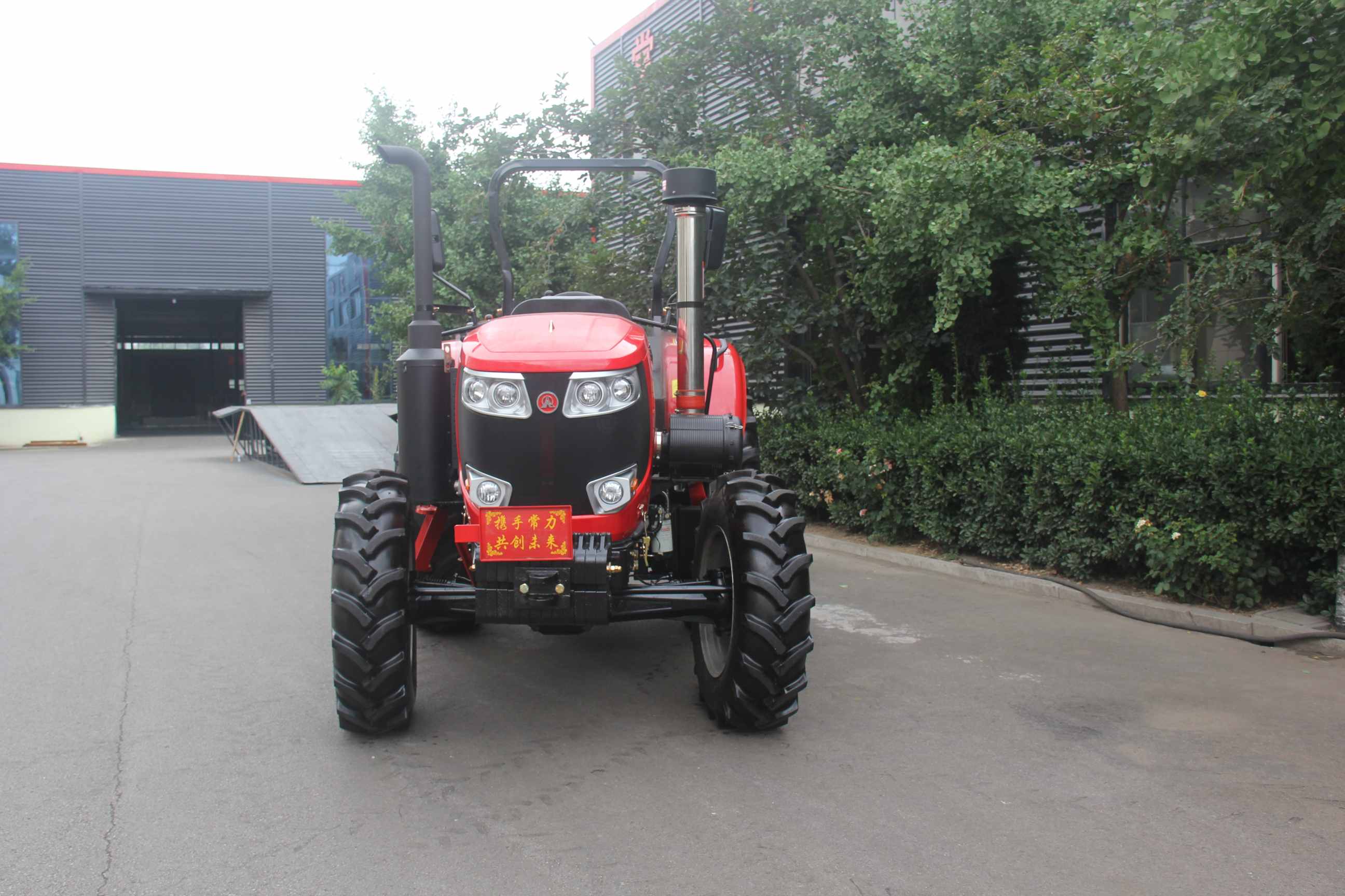 140HP 4WD Farm Tractor with Canopy