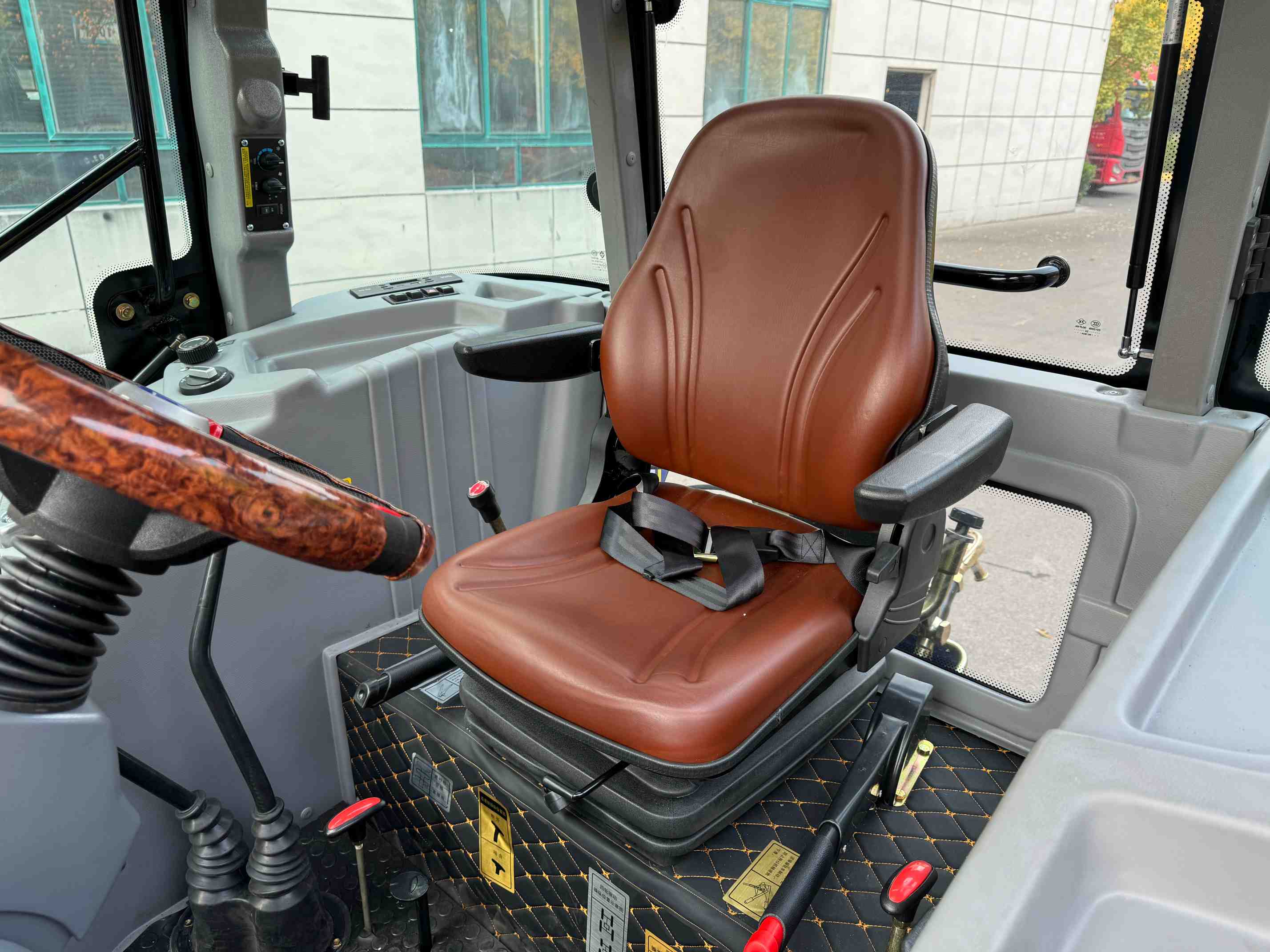 160HP 4WD Farm Tractor with Cabin Blue