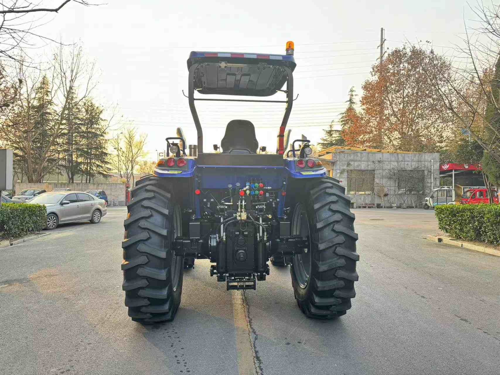 150HP 4WD Farm Tractor with Canopy