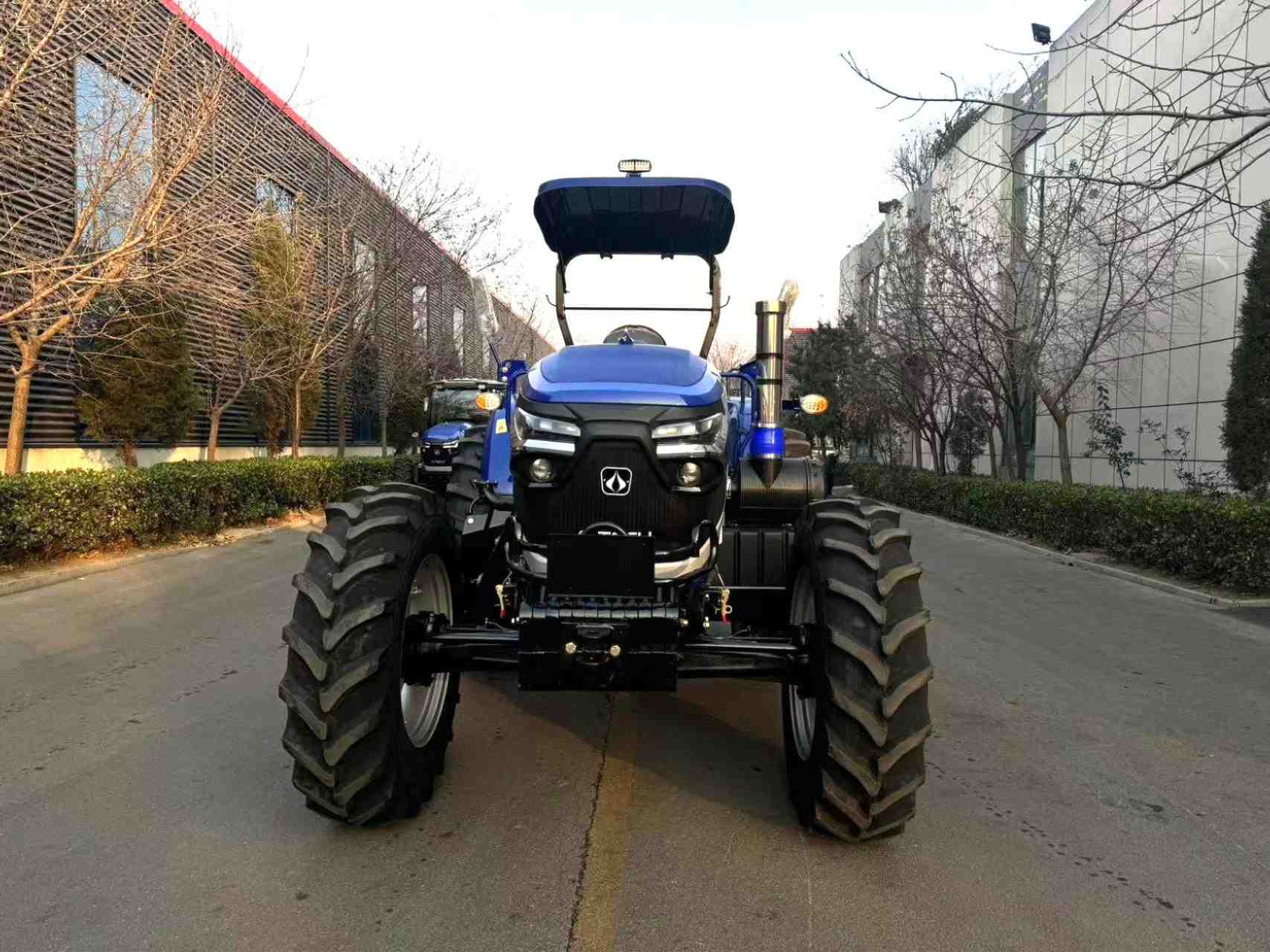 150HP 4WD Farm Tractor with Canopy