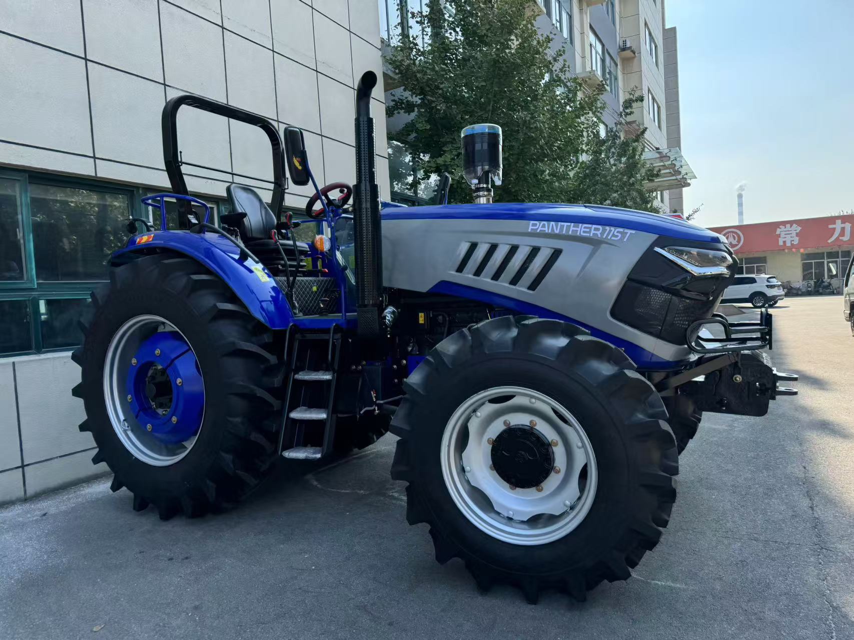 120HP 4WD Farm Tractor