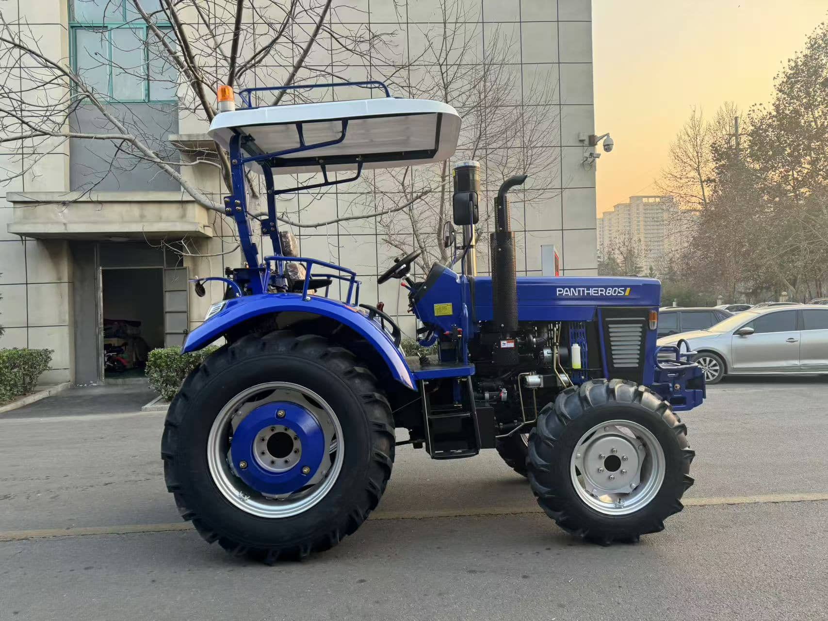 80HP 4WD Farm Tractor with Sunshade