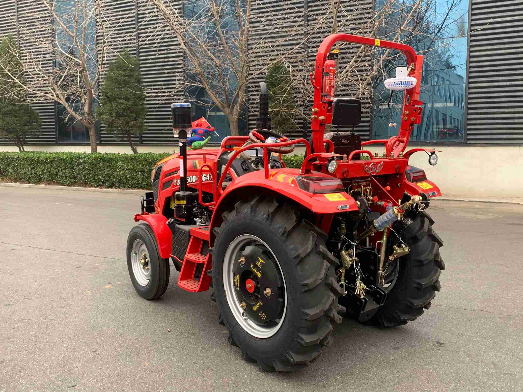 50HP 2WD Farm Tractor with Safety Rock