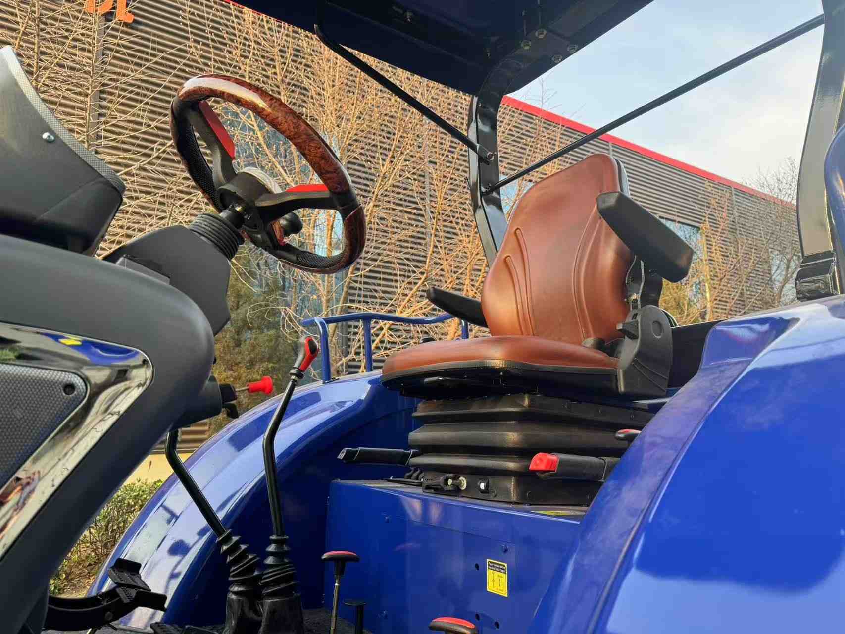 150HP 4WD Farm Tractor with Canopy