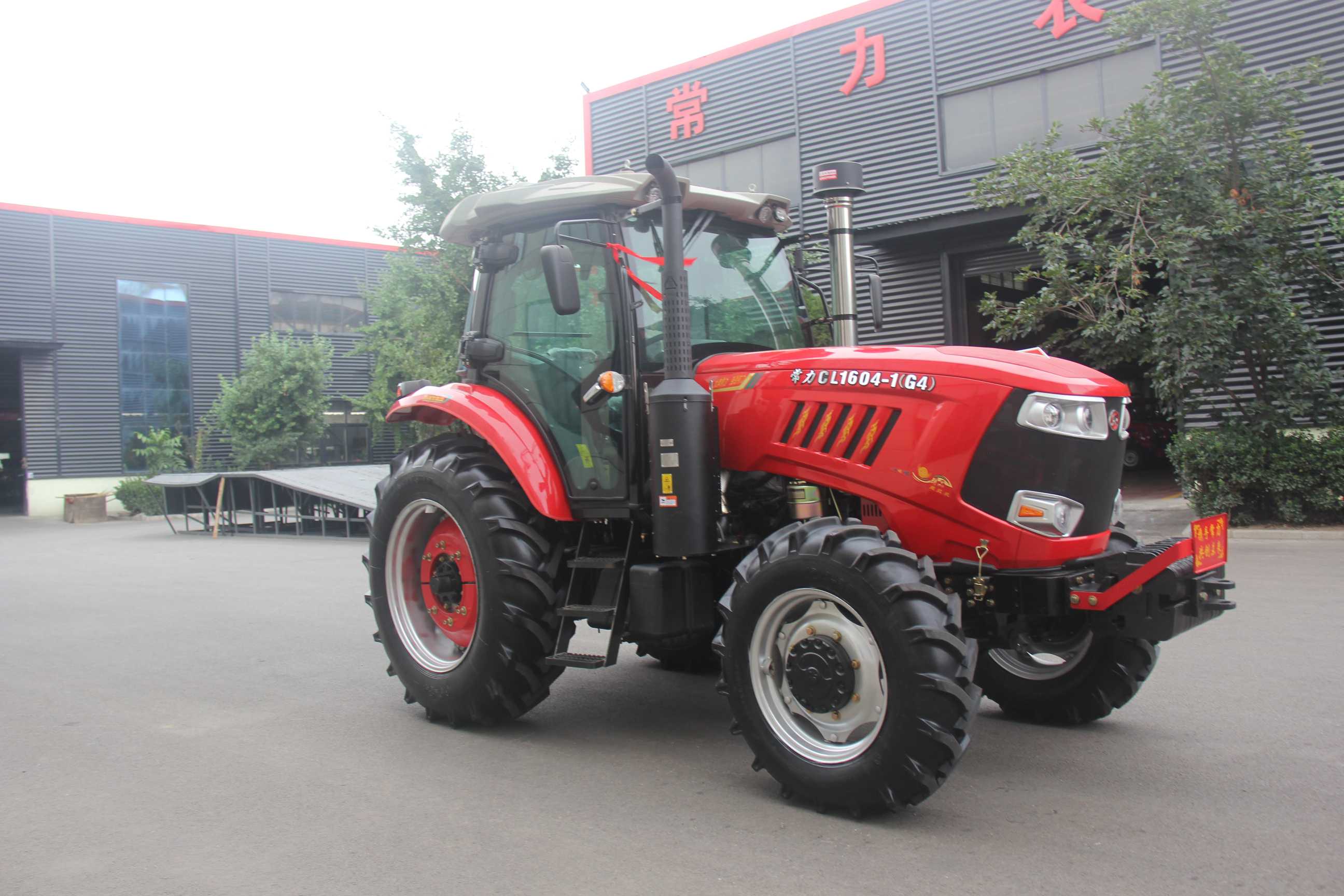 160HP 4WD Farm Tractor with Cabin