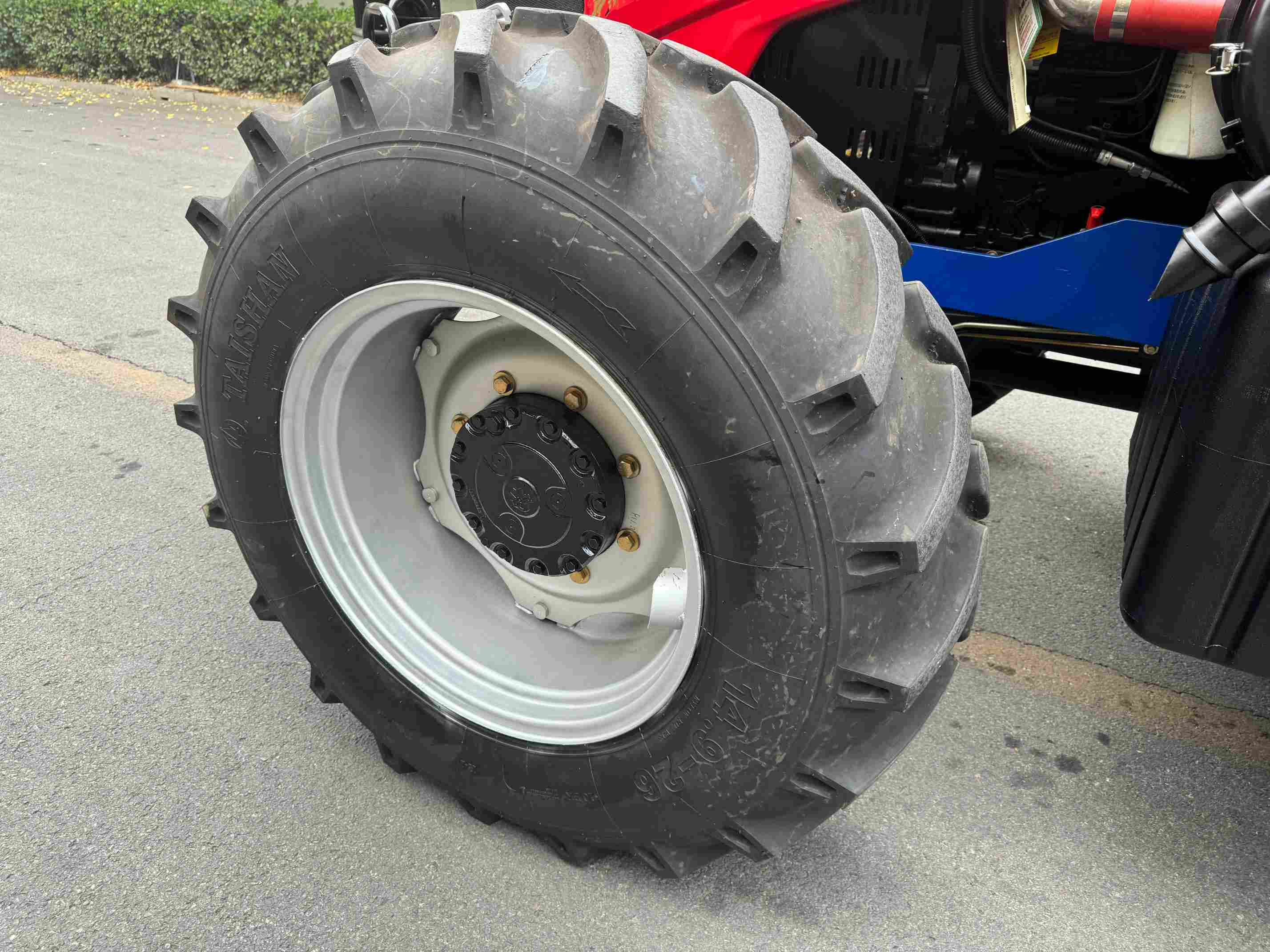 180HP 4WD Farm Tractor