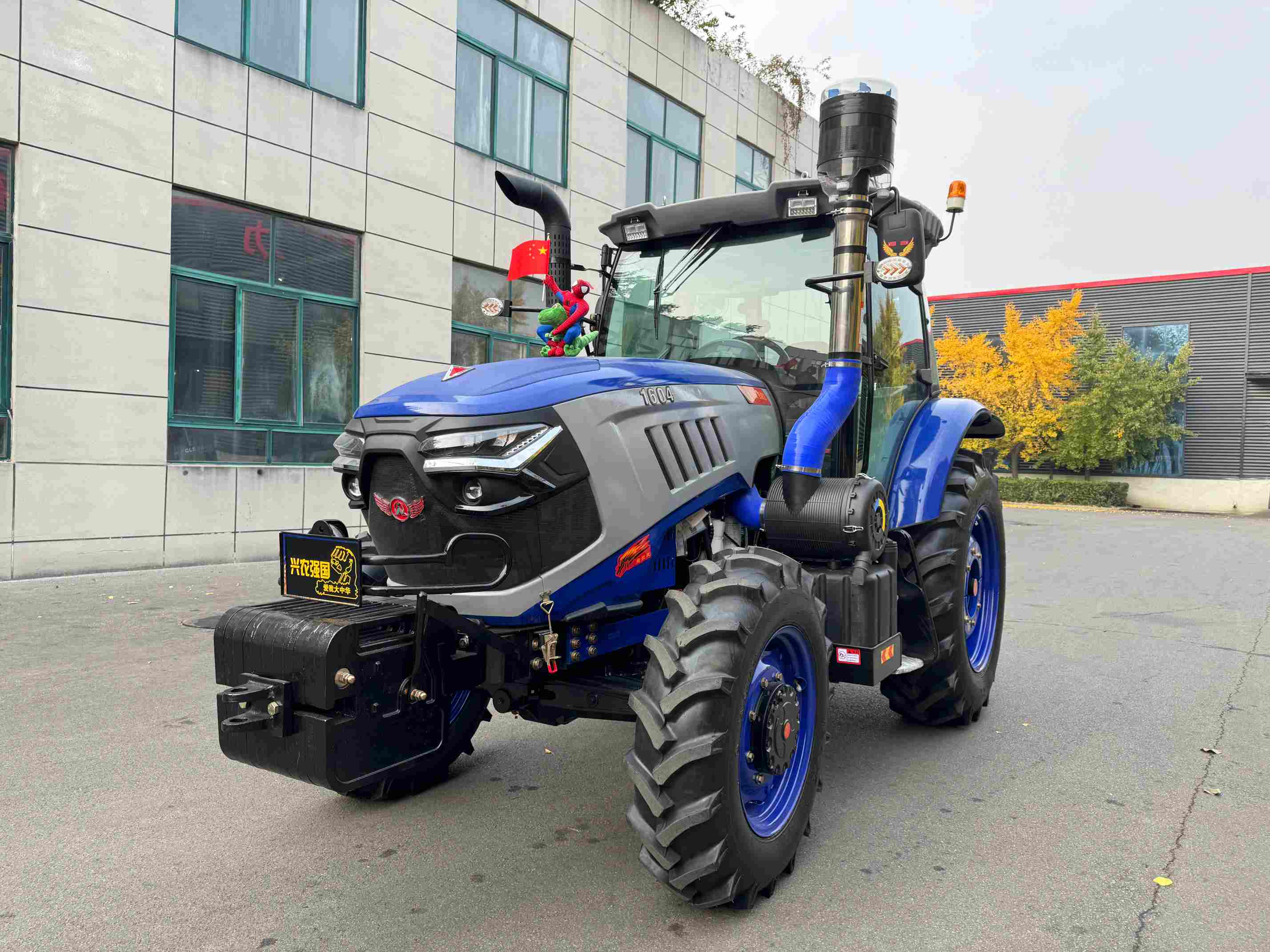 160HP 4WD Farm Tractor with Cabin Blue