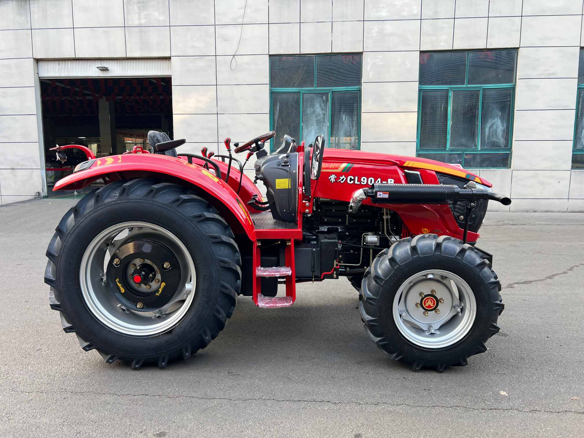 90HP Farm Tractor with Canopy