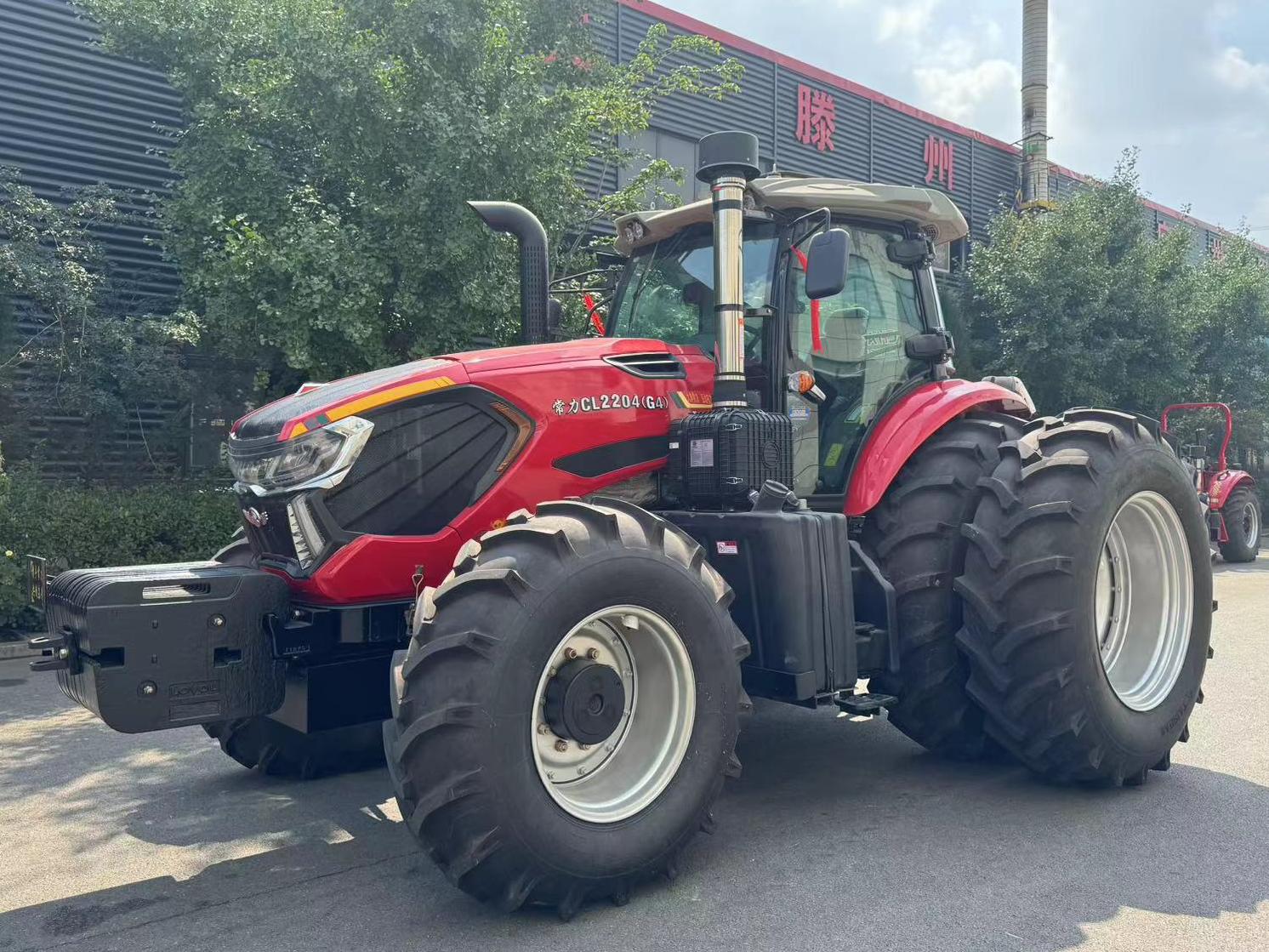 220HP Farm Tractor