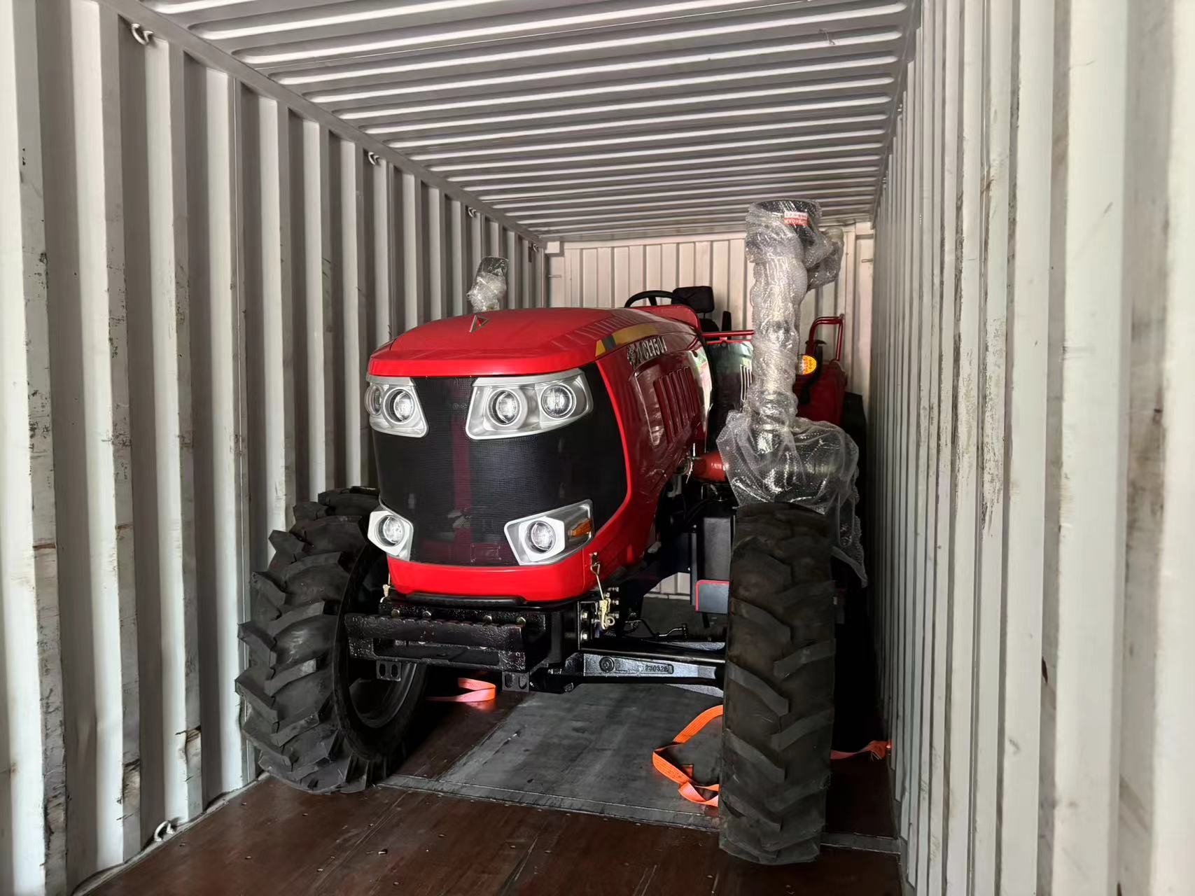 110HP 4WD Farm Tractor with Canopy