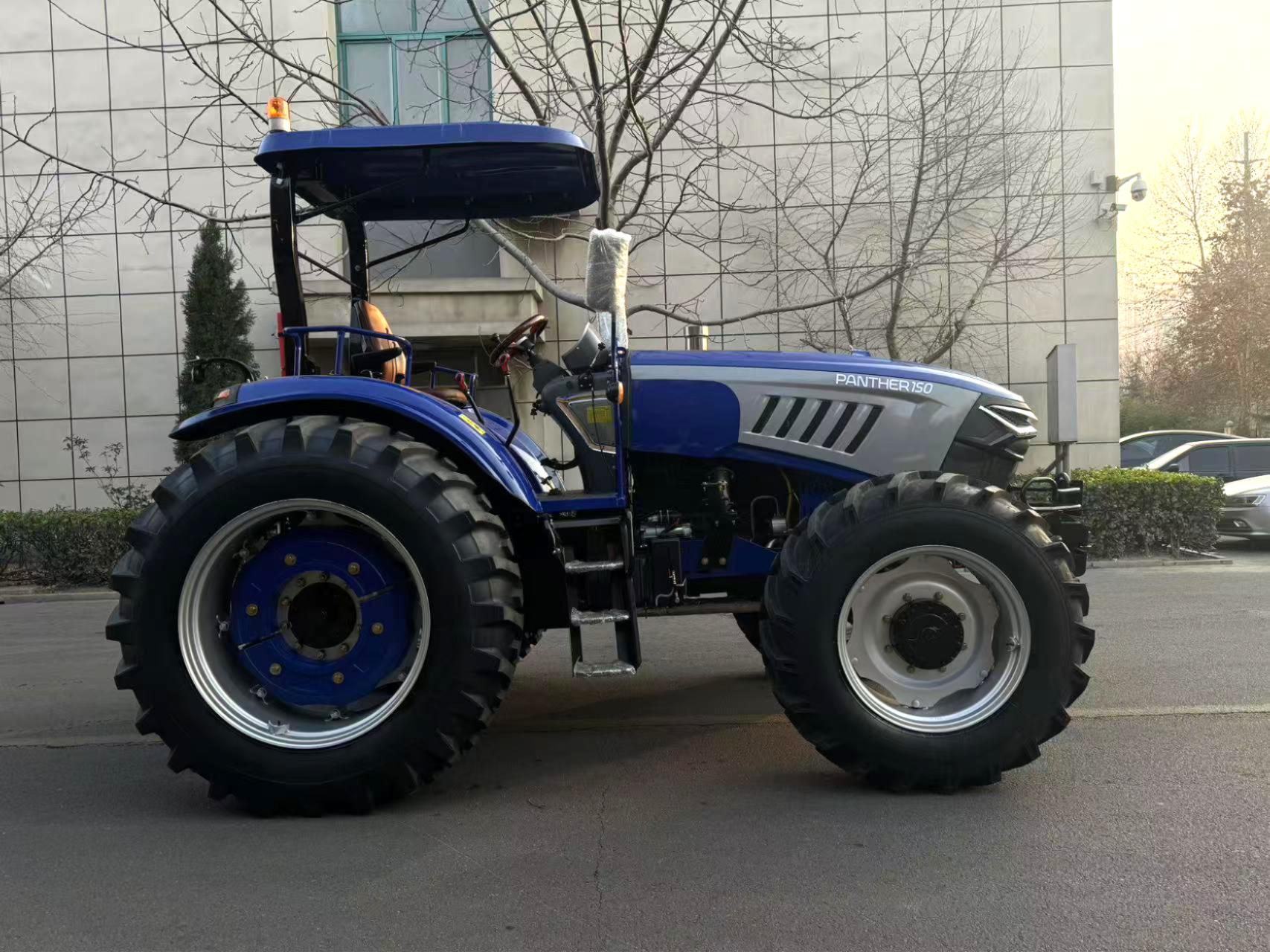 150HP 4WD Farm Tractor with Canopy