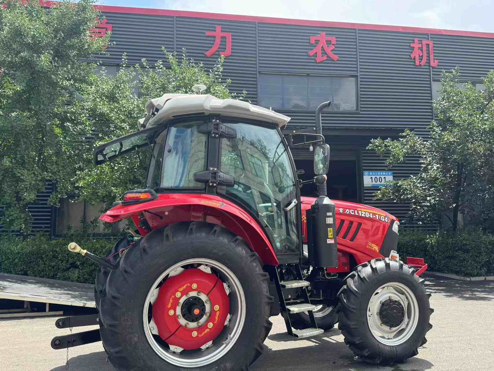 120HP 4WD Farm Tractor with Cab