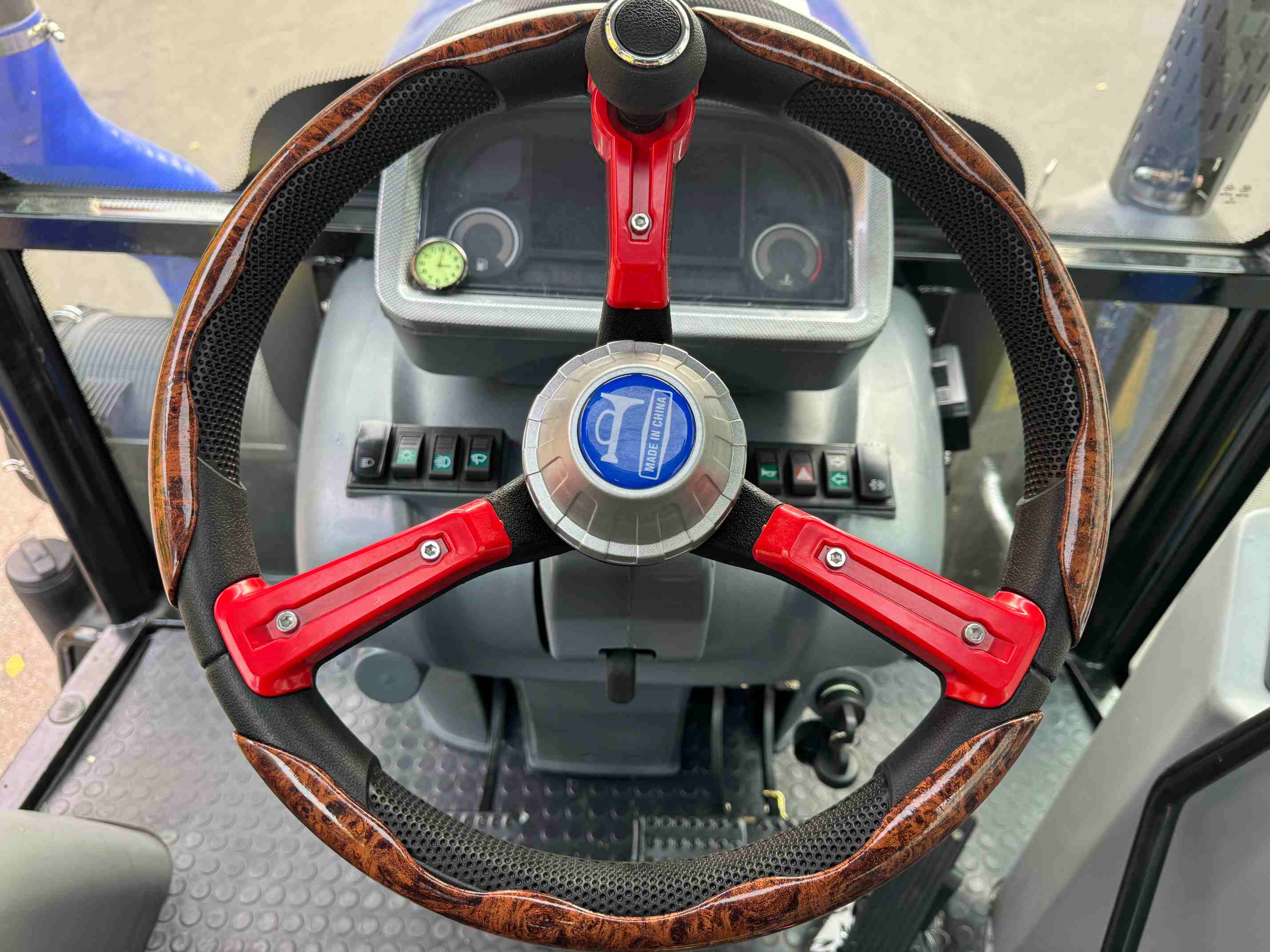 160HP 4WD Farm Tractor with Cabin Blue