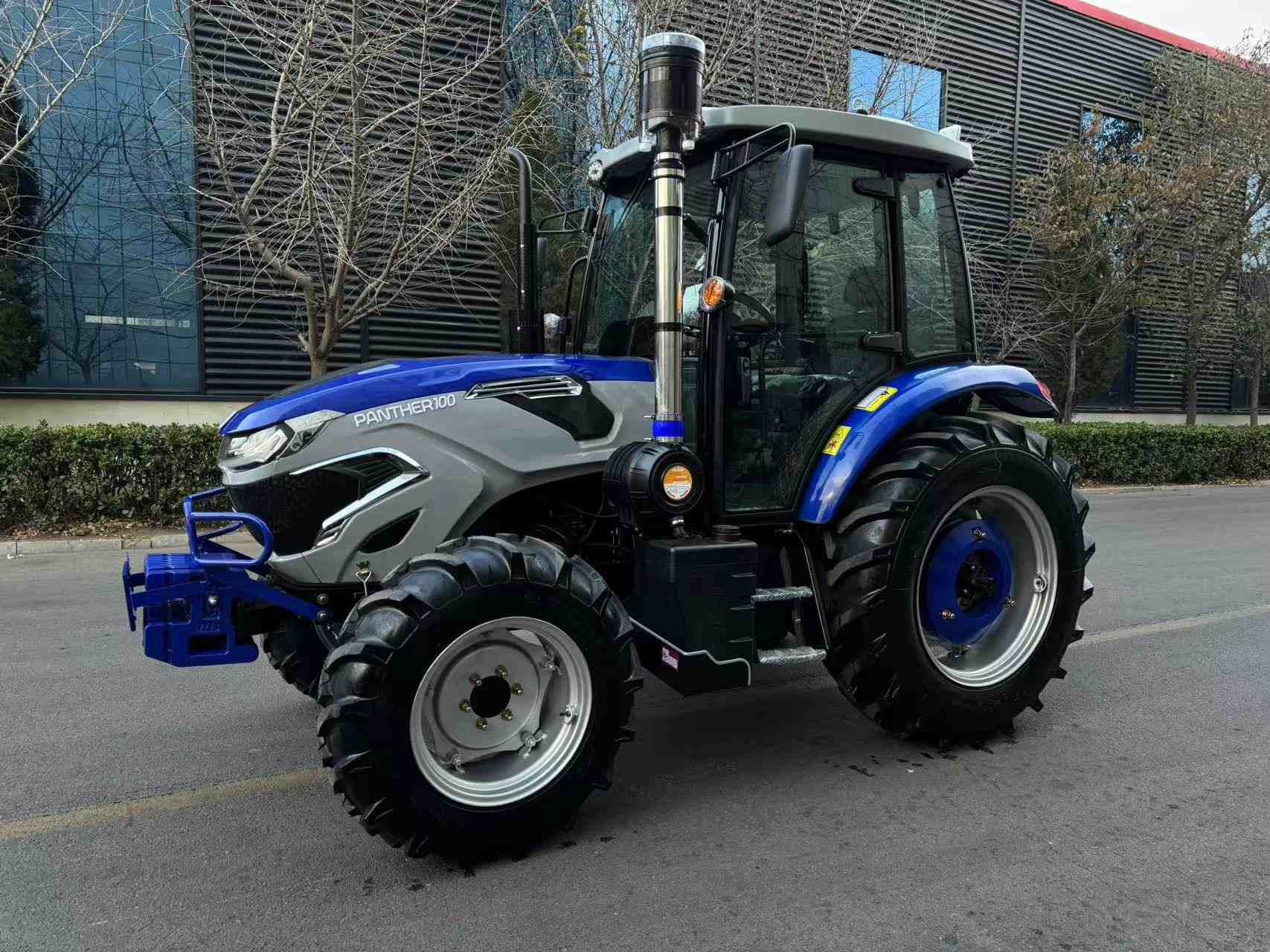 100HP 4WD Farm Tractor with Cabin Color Blue