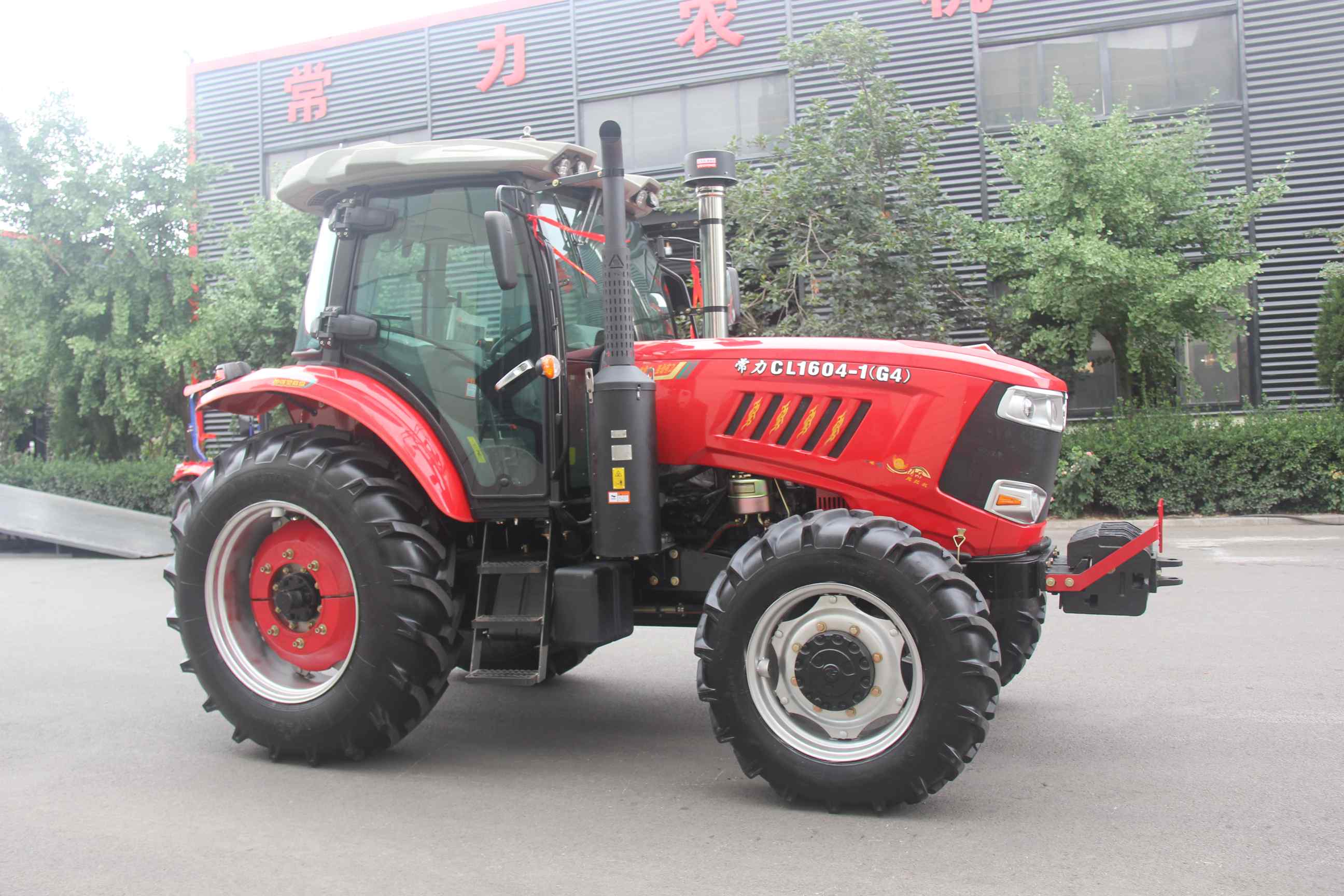 160HP 4WD Farm Tractor with Canopy