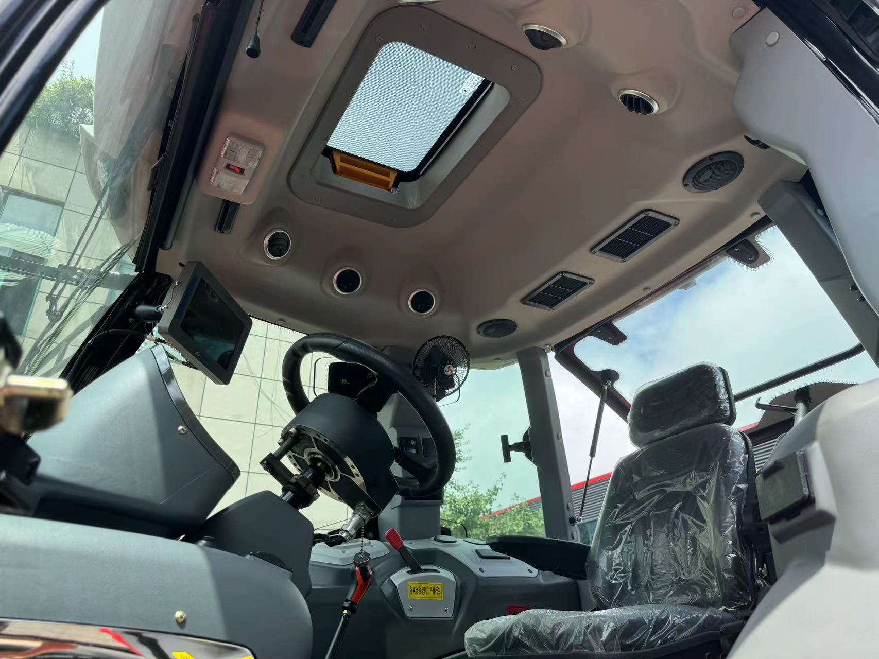 140HP 4WD Farm Tractor with Cabin