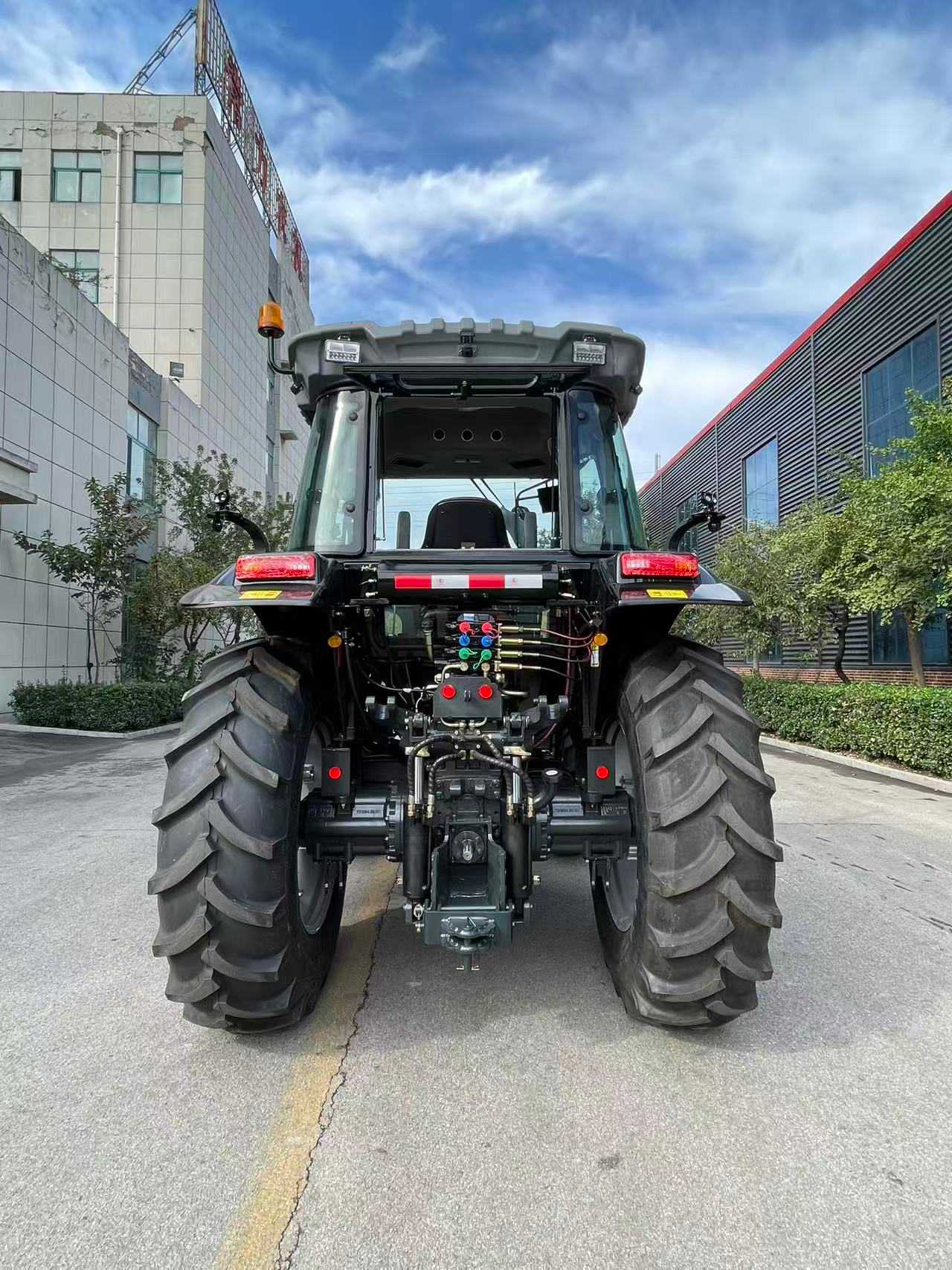 CL1004 With Front-end Loader