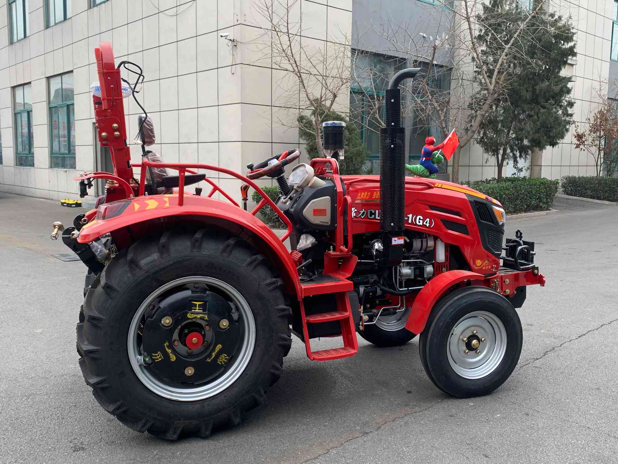 50HP 2WD Farm Tractor with Safety Rock