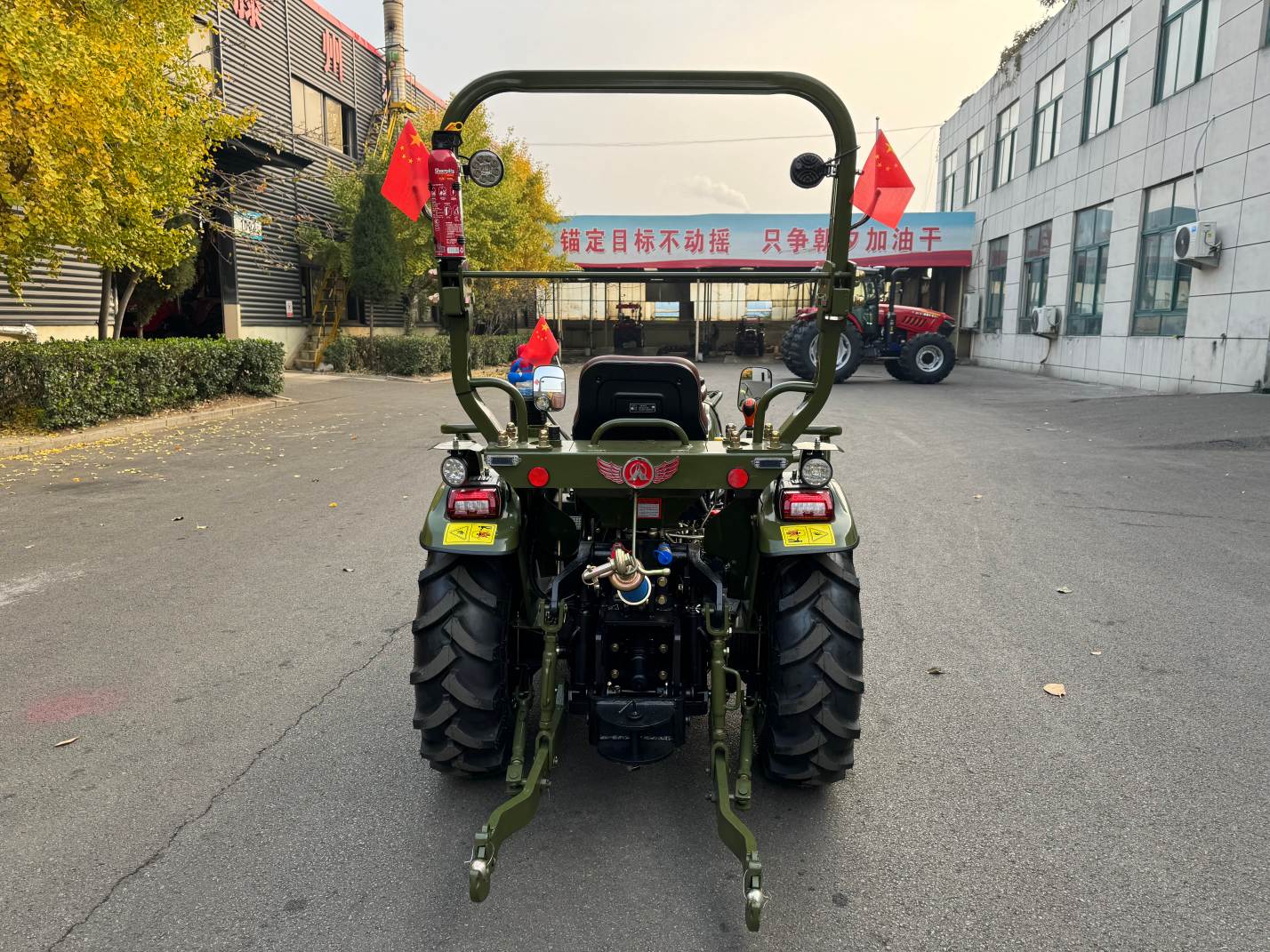 50HP 4WD Greenhouse Tractor with Lawn tires